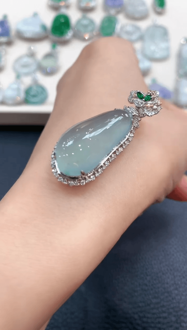 【闪购商品】翡翠吊坠(不含链)18K金镶嵌C104