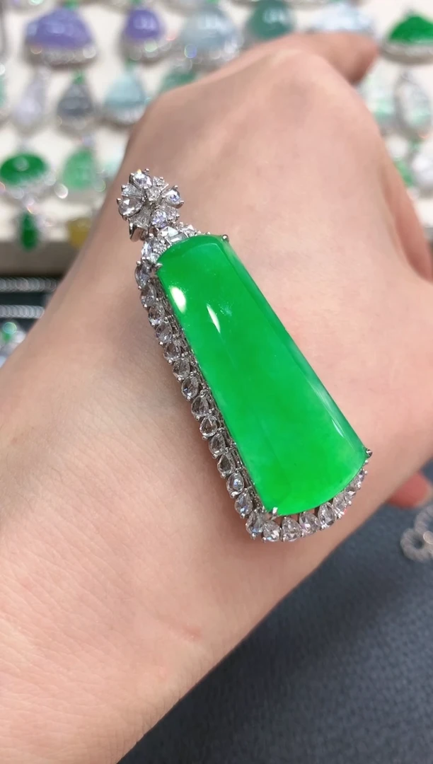 【闪购商品】翡翠吊坠(不含链)18K金镶嵌m28