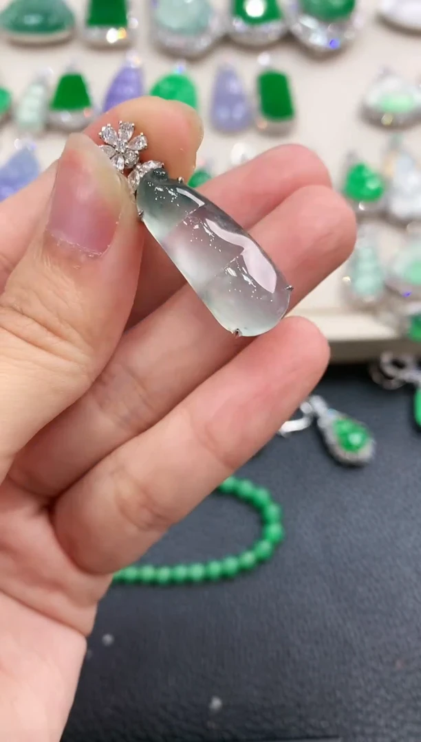 【闪购商品】翡翠吊坠(不含链)18K金镶嵌D53
