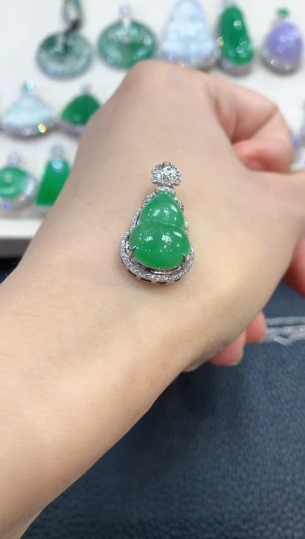 【闪购商品】翡翠吊坠(不含链)18K金镶嵌B65