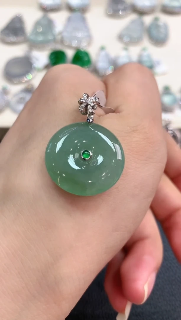 【闪购商品】翡翠吊坠(不含链)18K金镶嵌n94