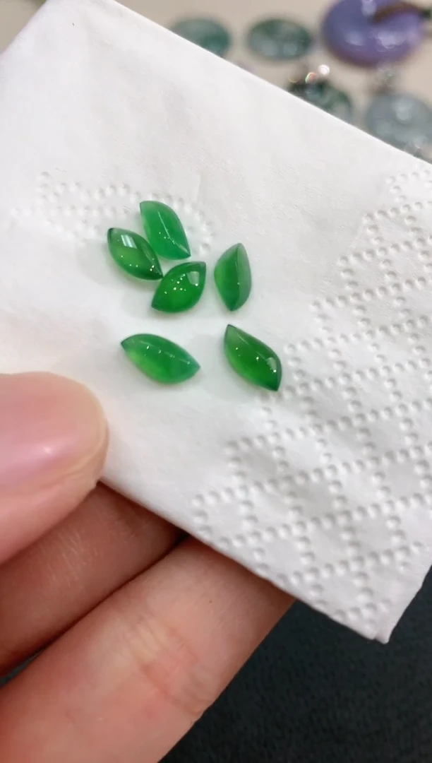 【闪购商品】翡翠吊坠(不含链)未镶嵌b27多样性一件发货