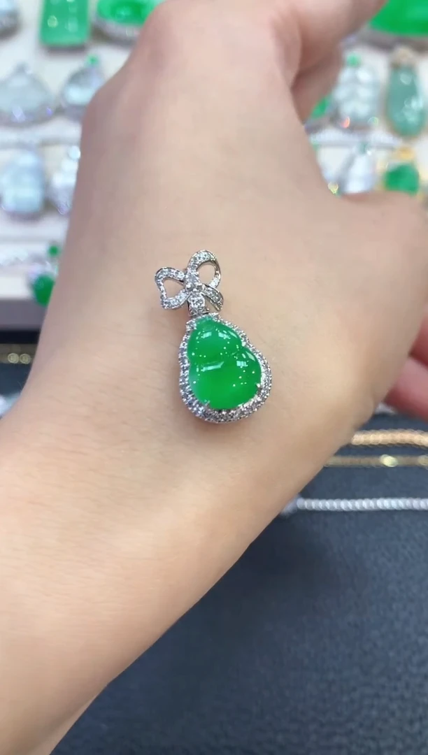 【闪购商品】翡翠吊坠(不含链)18K金镶嵌D31