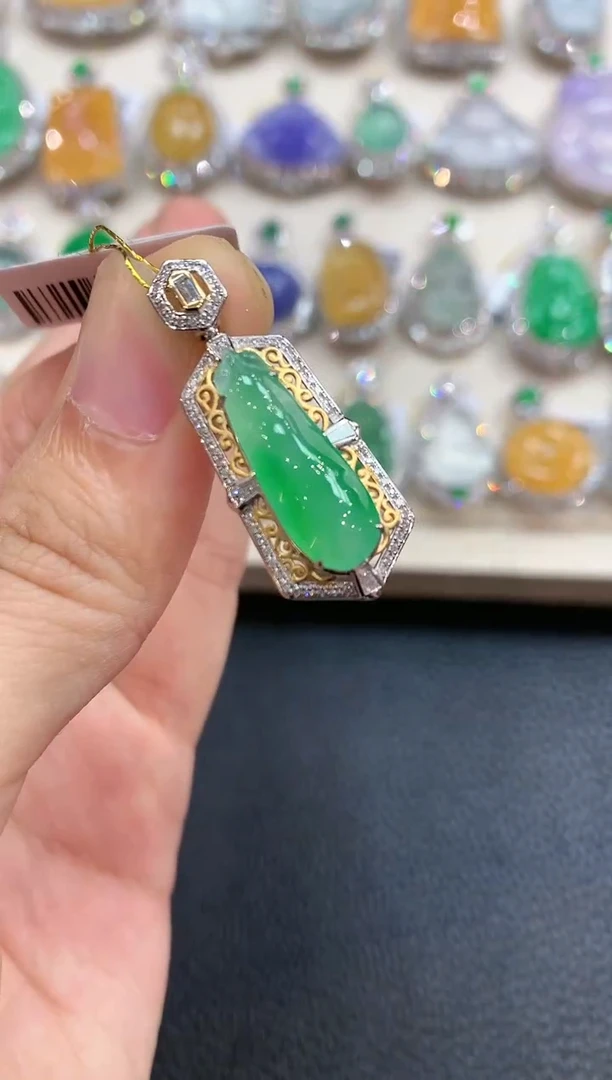 【闪购商品】翡翠吊坠(不含链)18K金镶嵌D18