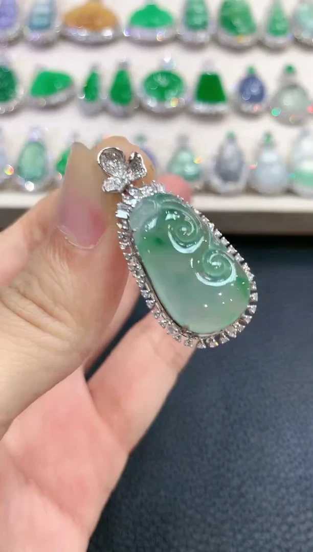 【闪购商品】翡翠吊坠(不含链)18K金镶嵌D66