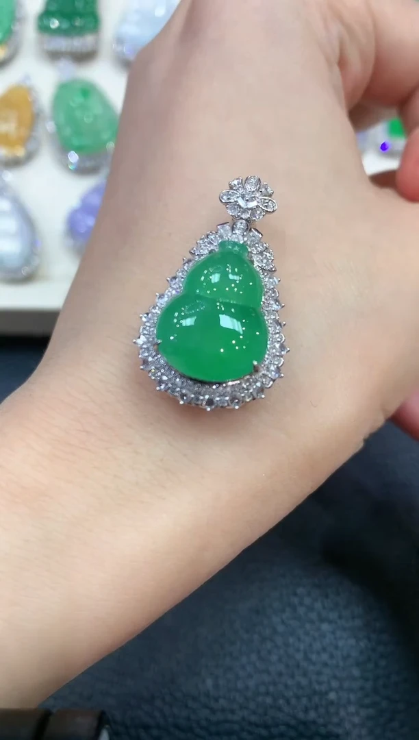 【闪购商品】翡翠吊坠(不含链)18K金镶嵌B120