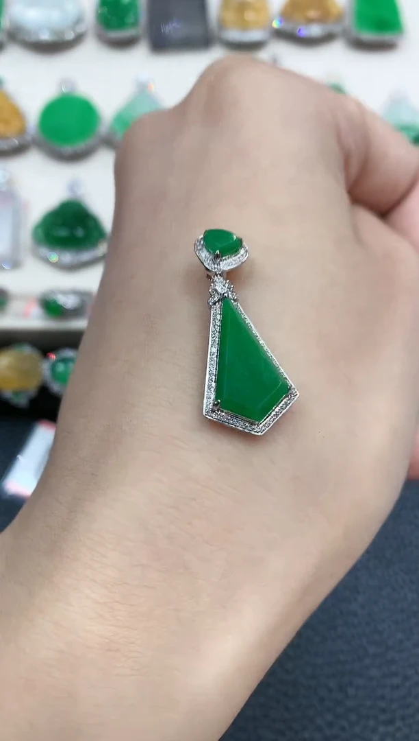 【闪购商品】翡翠吊坠(不含链)18K金镶嵌B49