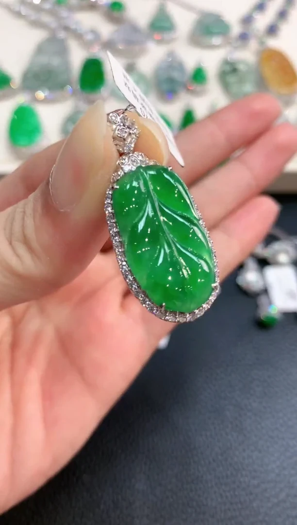 【闪购商品】翡翠吊坠(不含链)18K金镶嵌b33