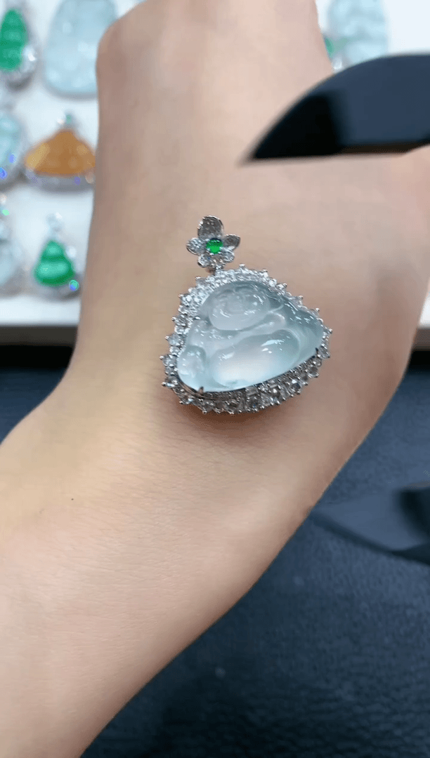 【闪购商品】翡翠吊坠(不含链)18K金镶嵌C103