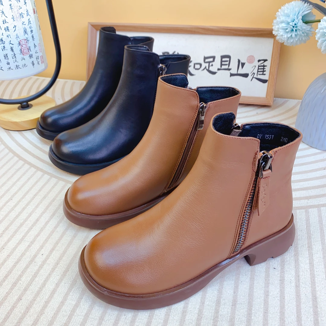1531加棉纯牛皮秋冬季时尚百搭软底软面休闲妈妈短靴棉靴马丁靴