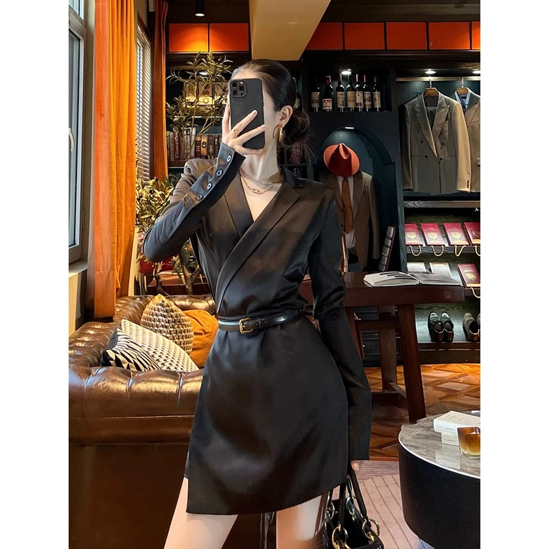 秋季气质名媛女神范裙子御姐轻熟风高端轻奢小香风白色西装连衣裙