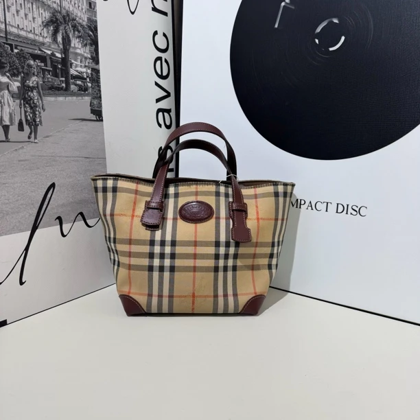 95新 BURBERRY/博柏利 QH1121/手提包
