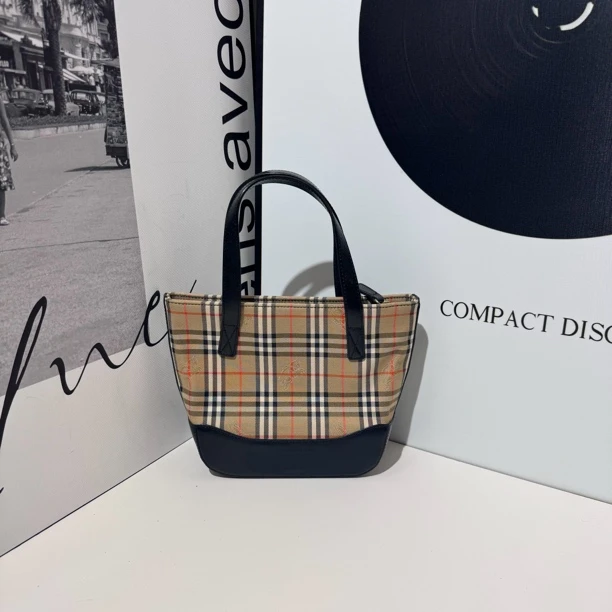 95新 BURBERRY/博柏利 QH309/单肩包