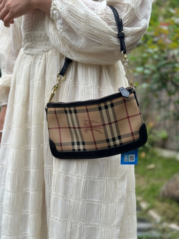 95新 BURBERRY/博柏利 单肩包/sk130