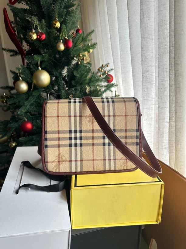 95新 BURBERRY/博柏利 斜挎包/sk91