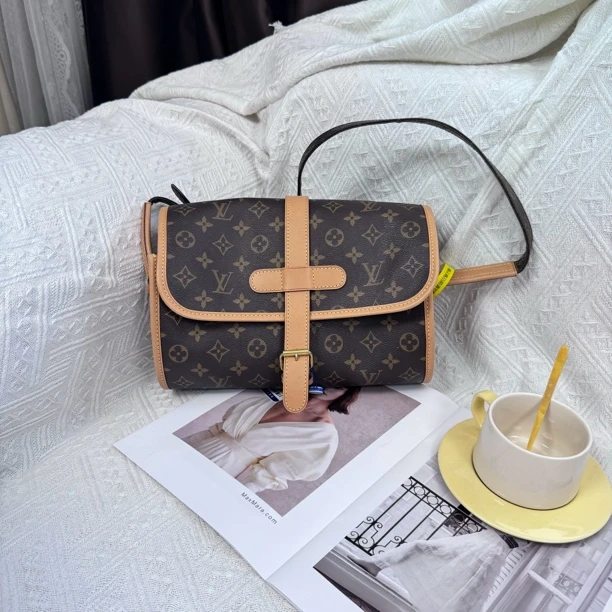 95新 LouisVuitton/路易威登 YY614/斜挎包