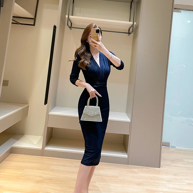 【深沉克制的美】藏蓝色修身连衣裙秋季气质高档V领长袖条纹包臀裙