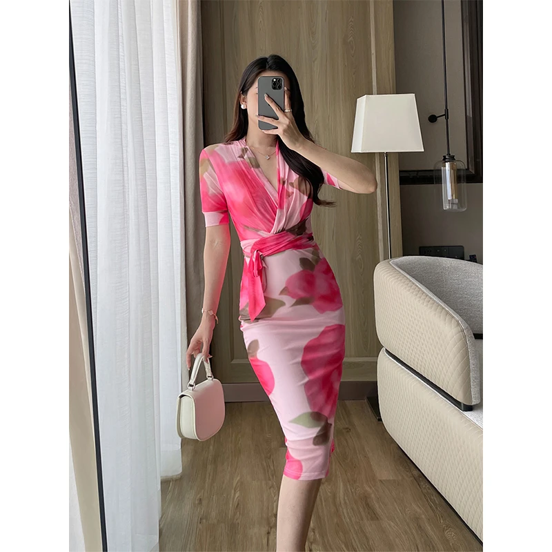 玫粉色冰丝网纱印花连衣裙夏季新款气质女人味V领绑带修身中长裙
