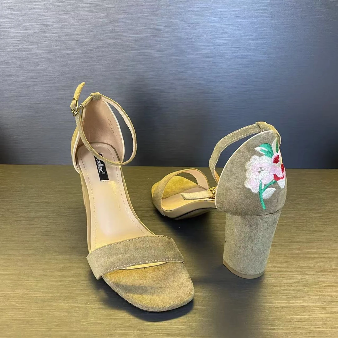 依思Q一字带凉鞋女夏季外穿配裙子中跟高跟凉鞋（库存尾货）