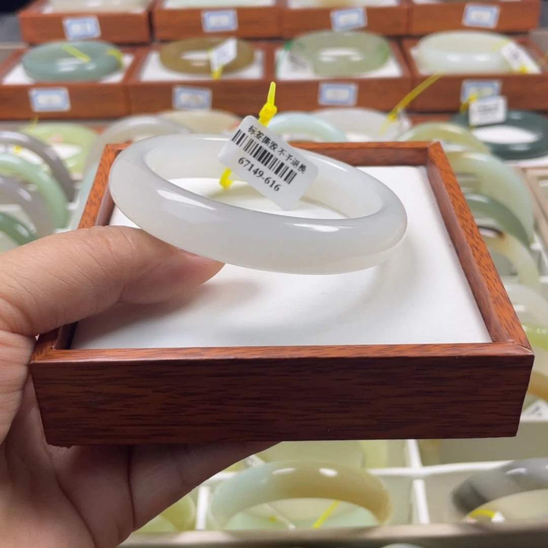 【闪购商品】和田玉手镯未镶嵌水线矿点