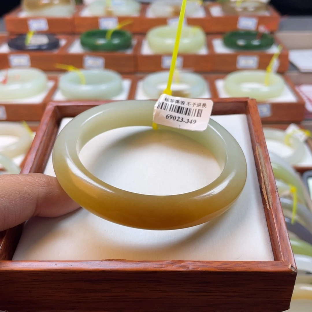 【闪购商品】和田玉手镯未镶嵌56-57