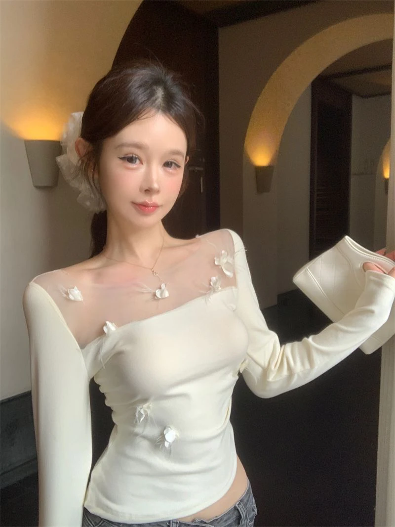 纯欲风设计感网纱方领T恤女秋季新款立体花朵仙气不规则短款上衣