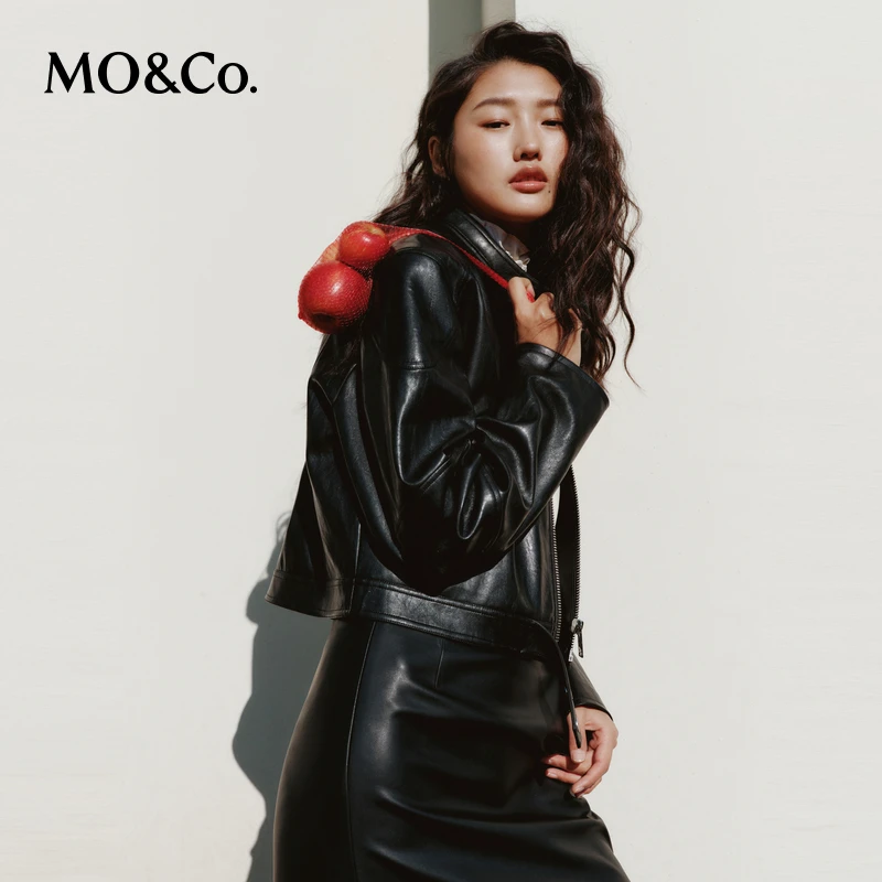 MOCO春PU皮素皮圆领皮袢金属按扣短款夹克MBD1JKTT01