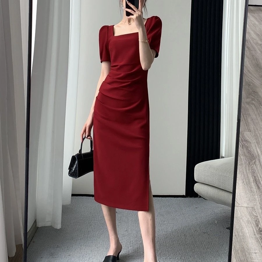 开叉褶皱红色连衣裙女2025夏新款方领高级收腰显瘦法式敬酒订婚裙