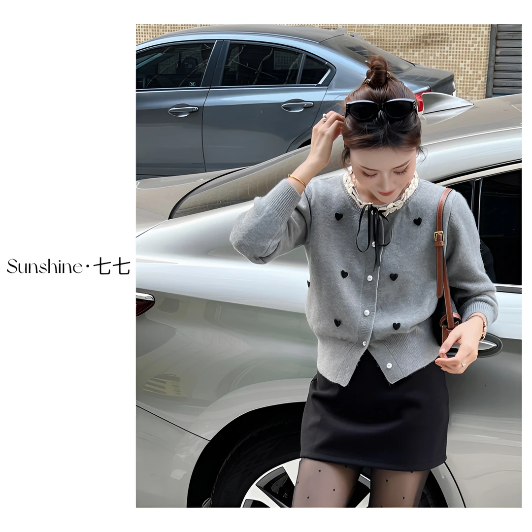 Sunshine【温柔可加】甜美韩风高质小众拼接蕾丝领爱心贴针织上衣