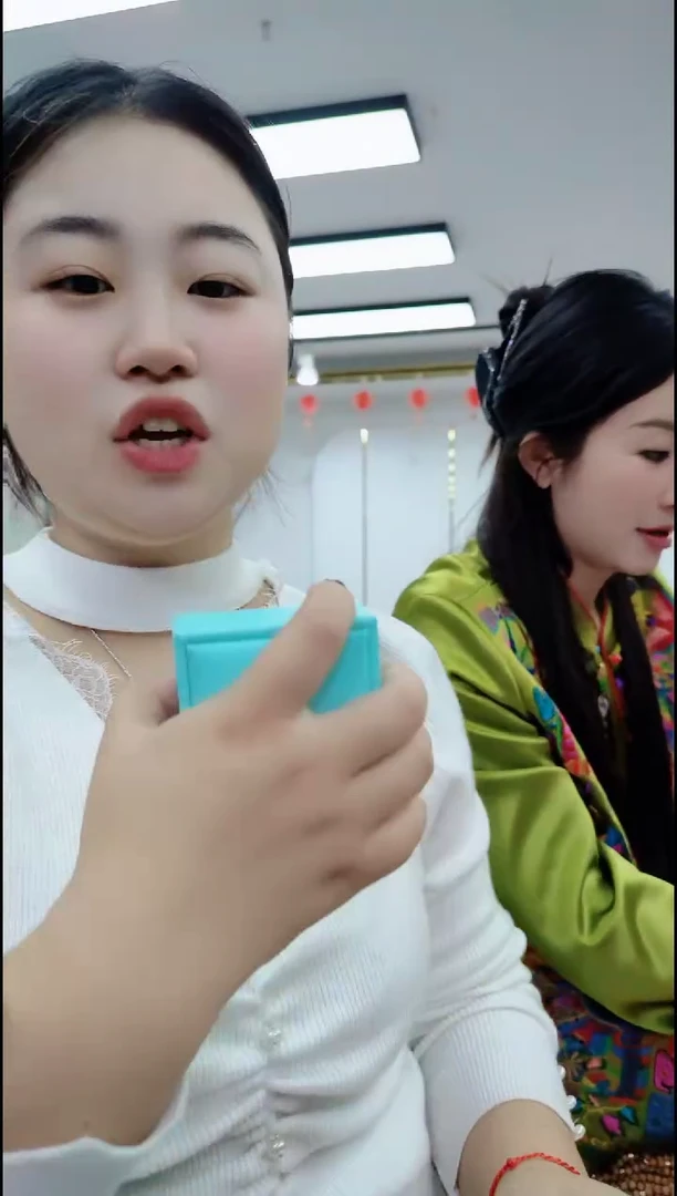 【闪购商品】玛瑙/玉髓颈饰银S925镶嵌1310 浅绿色盒子