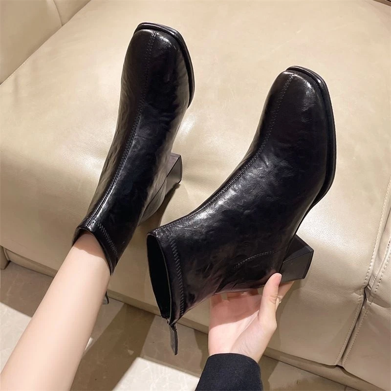 初六英伦风系带短靴增高马丁靴复古粗跟百搭靴子