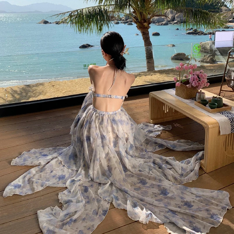 三亚泰国必备沙滩裙法式碎花挂脖连衣裙海边度假旅游穿搭吊带裙子