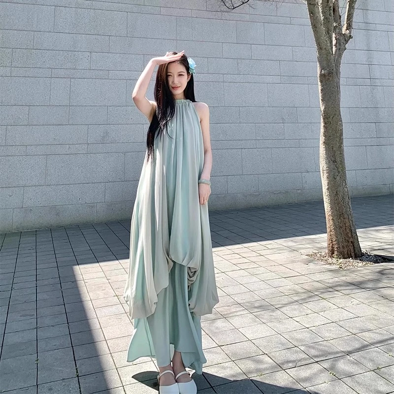 新中式国风无袖挂脖连衣裙高级感气质夏季海边拍照绝美度假长裙子