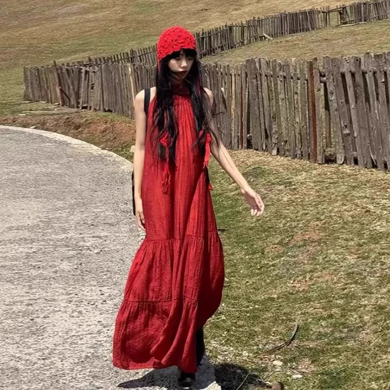 新疆川西旅游裙子新中式红色挂脖连衣裙女夏季高级感宽松度假长裙