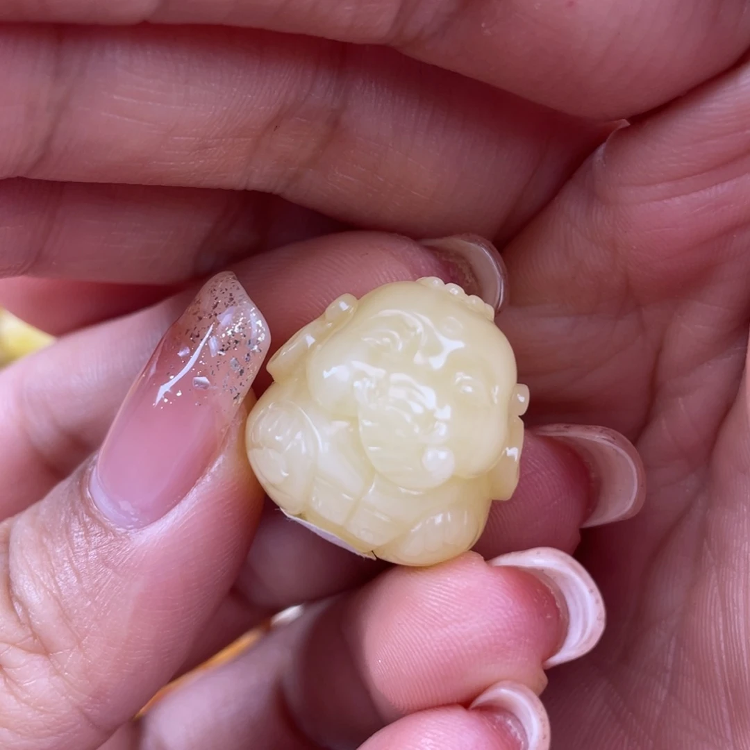 琥珀裸石未镶嵌一**爷蜜蜡