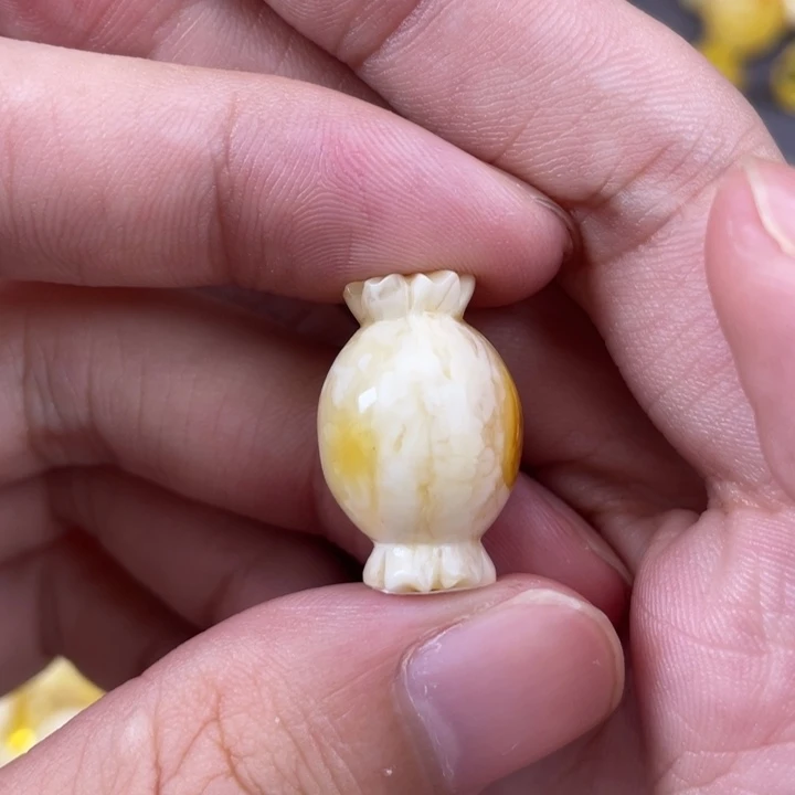 琥珀裸石未镶嵌蜜蜡