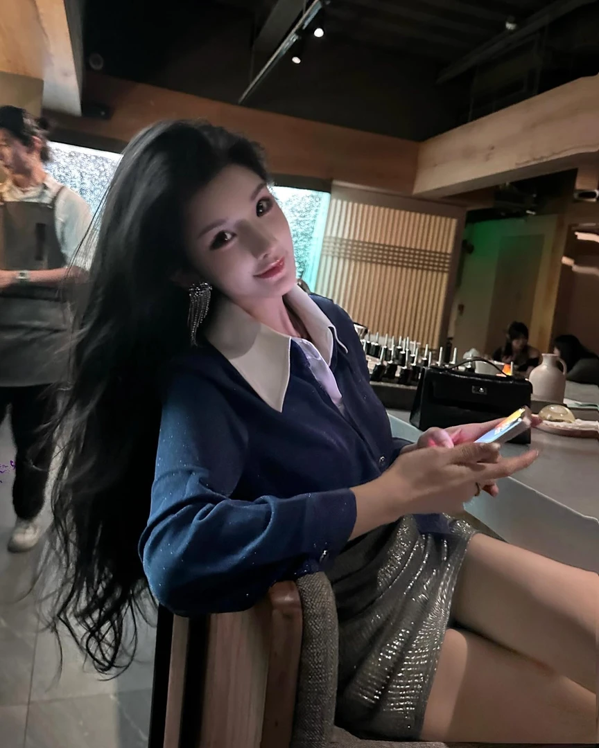 夏媛原创 清冷气质 银色半身裙