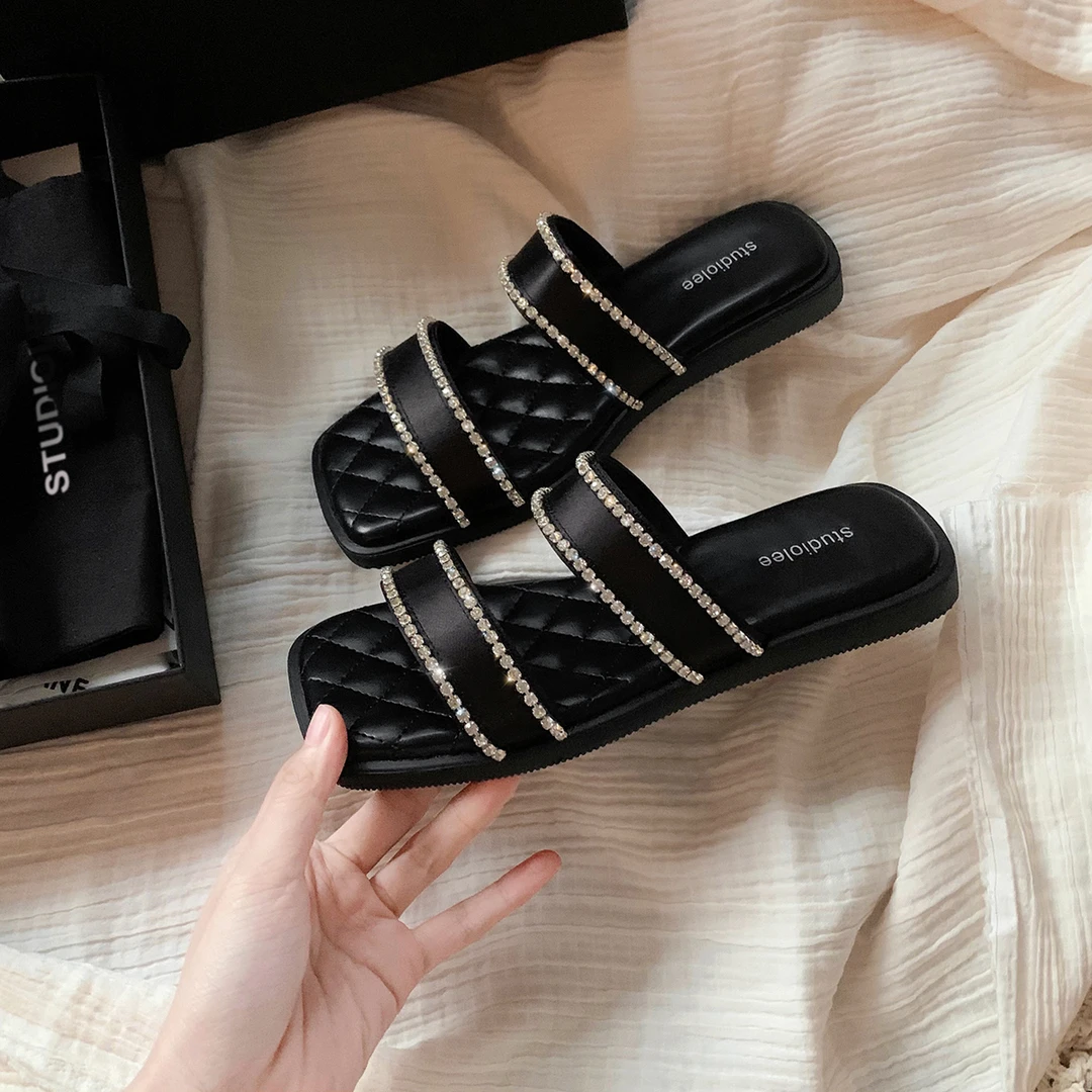 葡萄妈studiolee 贵贵感缎面一字带闪闪水钻方头平底凉拖鞋外穿女