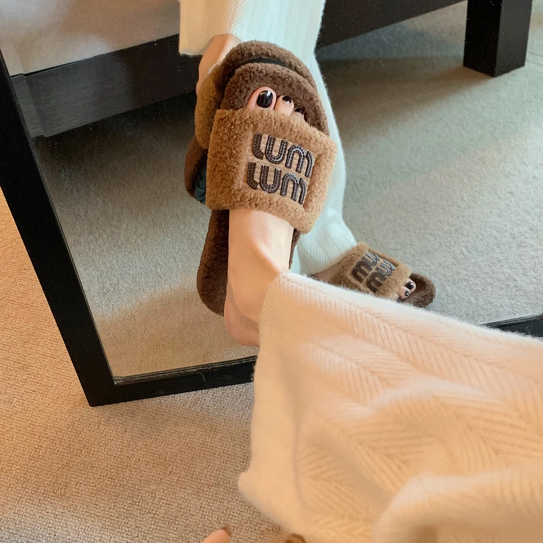 葡萄妈studiolee时髦外穿miu风平底外穿一字带加绒毛毛拖鞋秋冬季