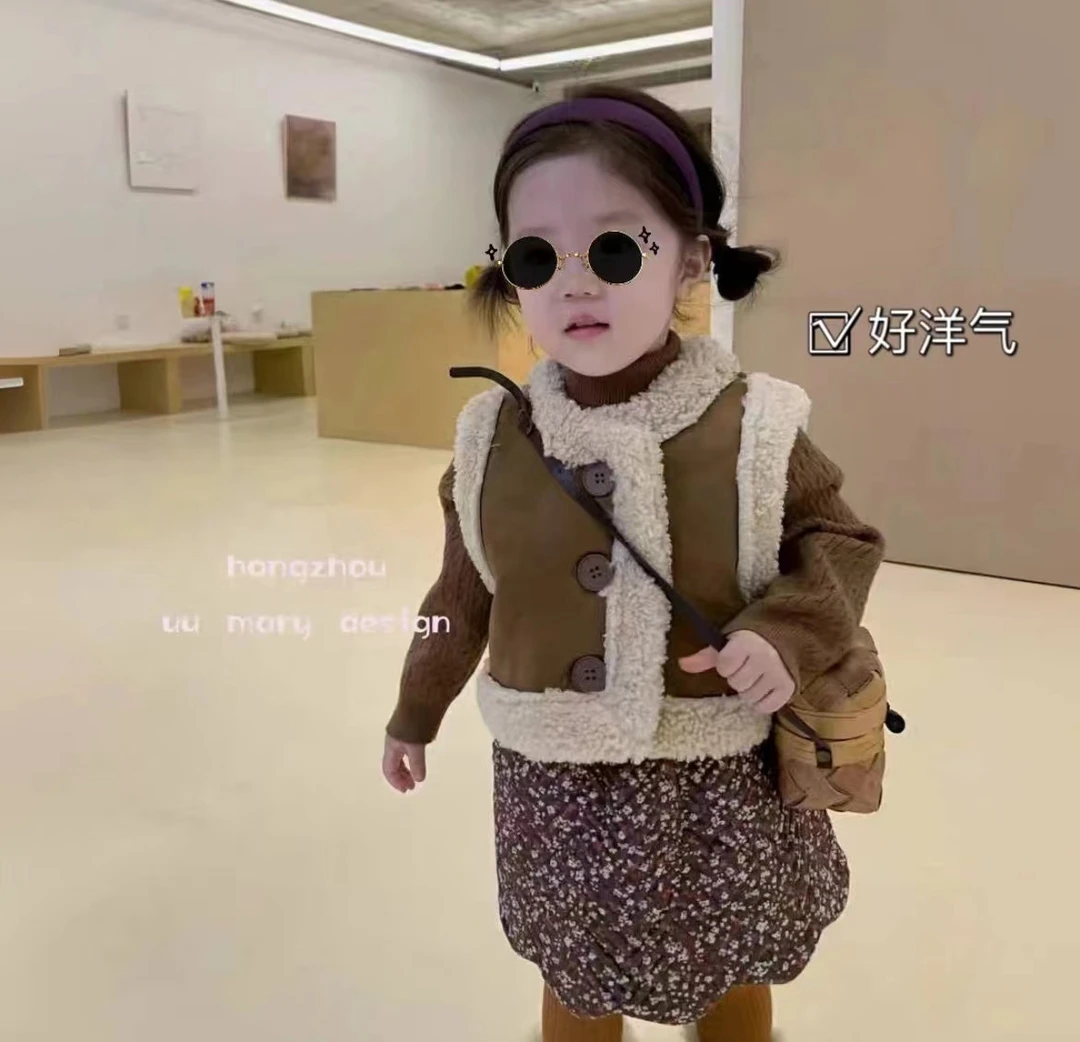 儿童羊羔绒马甲男女童秋冬季洋气外搭背心皮毛一体棕色坎肩外套