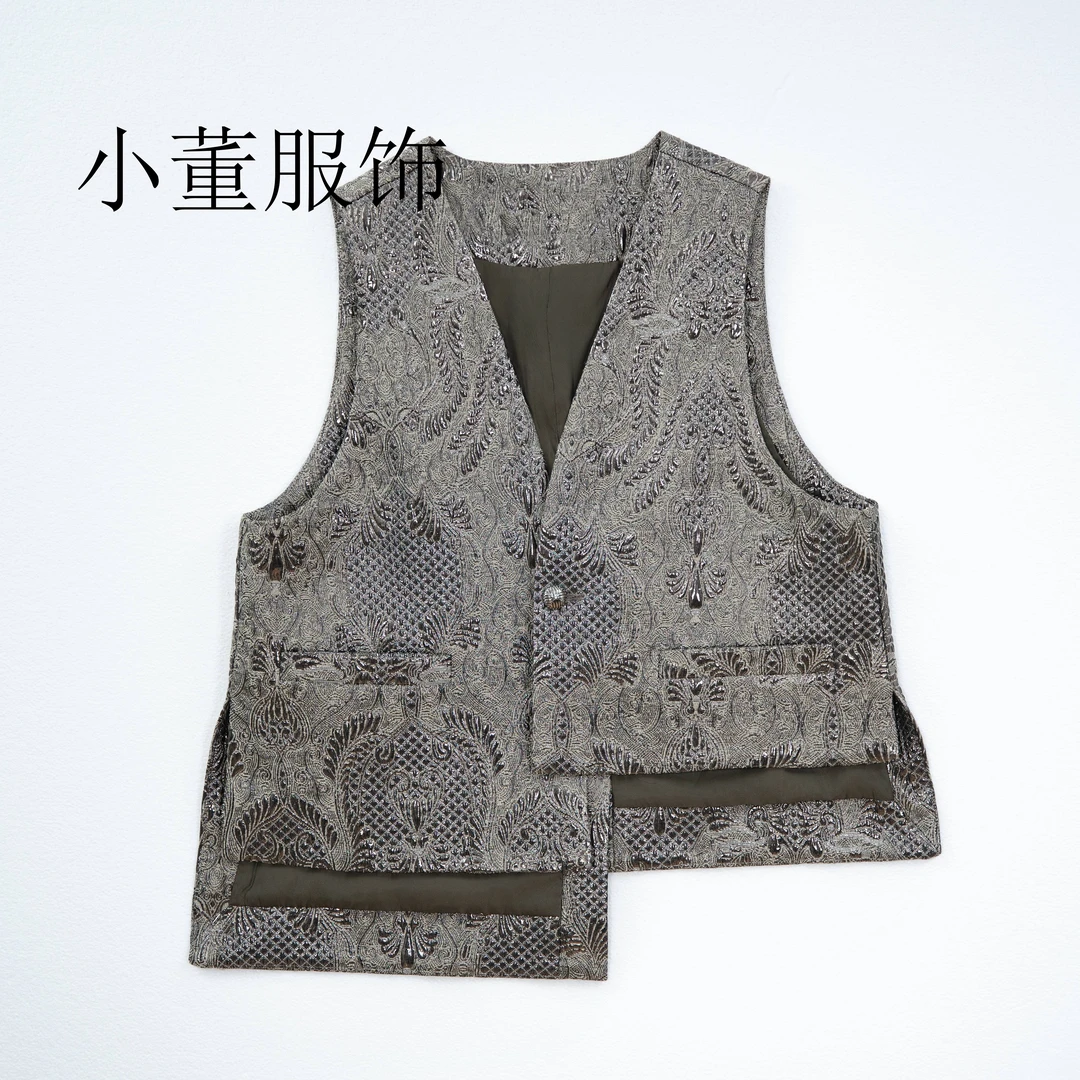 小董服饰2024006新款时尚百搭银灰马甲潮流设计款新中式国潮风