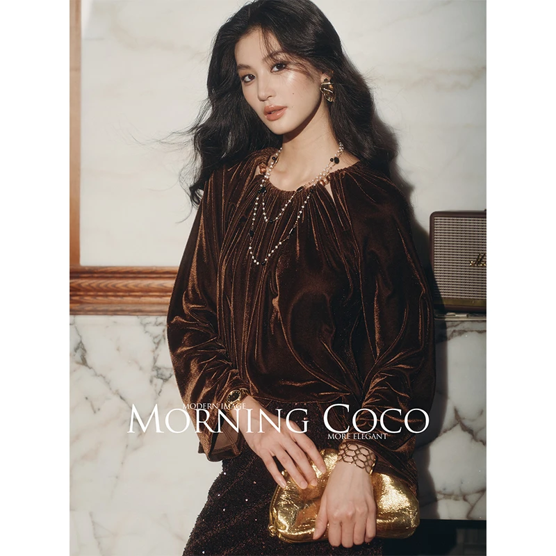 MORNINGCOCO串珠镂空圆领丝绒衬衫女秋冬抽褶长袖上衣罩衫MC0019