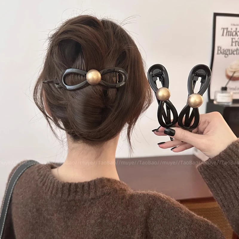 蝴蝶结气质珍珠一字抓夹女2024新款高级感扭扭夹子发夹后脑勺发饰