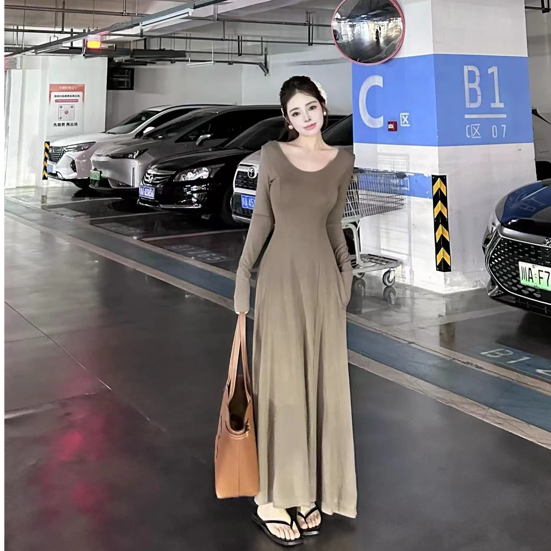 思思家【咖色系露背】秋季显瘦新款自带胸垫长款收腰露背连衣裙