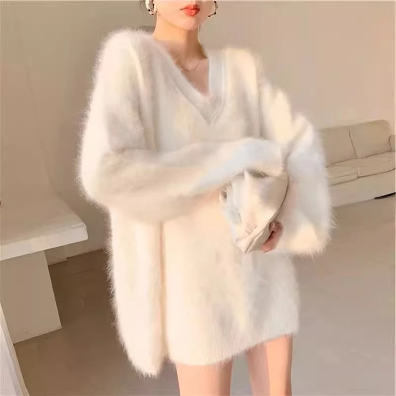 白色V领宽松毛衣女秋冬外穿软糯马海毛中长款毛绒慵懒学院风上衣