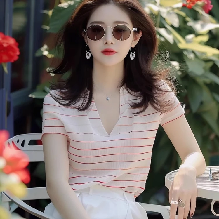 红色正肩V领条纹短袖T恤女2025新款甜辣妹小衫独特超好看上衣夏