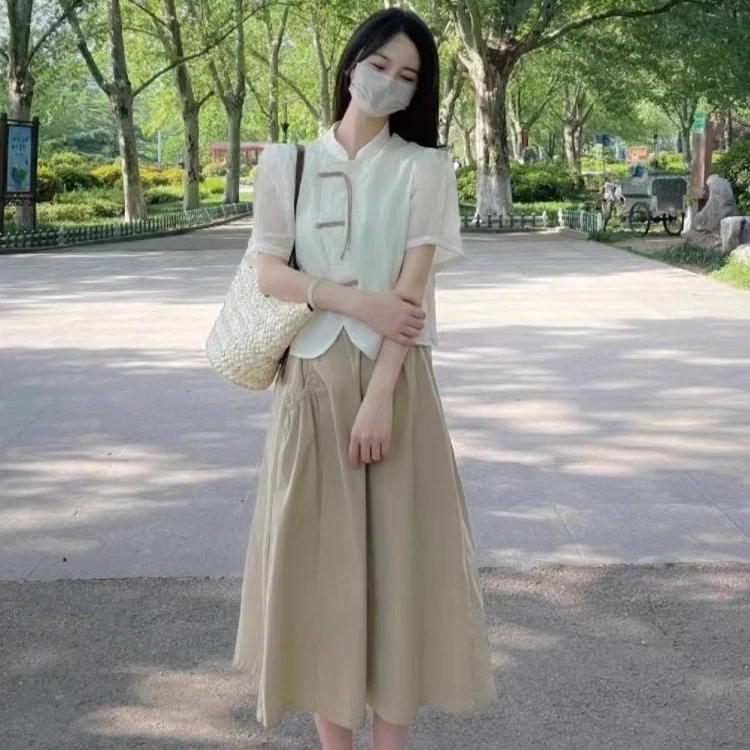 夏季小个子茶系穿搭白色短袖上衣半身裙气质轻熟小香风两件套装女