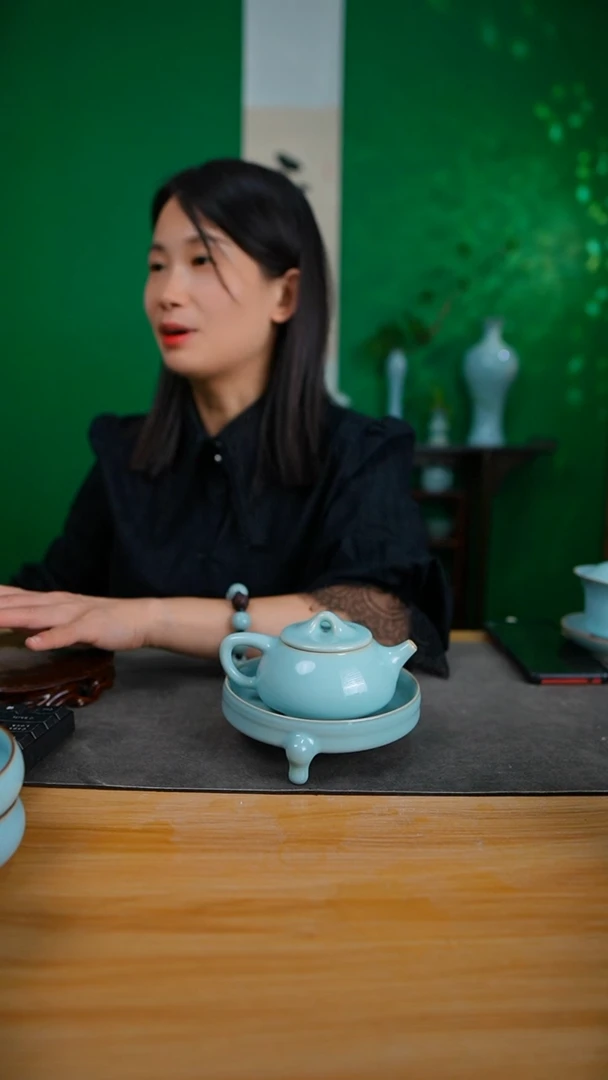 【闪购商品】天青三足石瓢壶带三足洗不完美