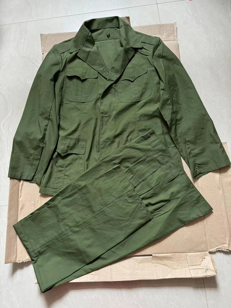 老式铜扣的确良绿色套装