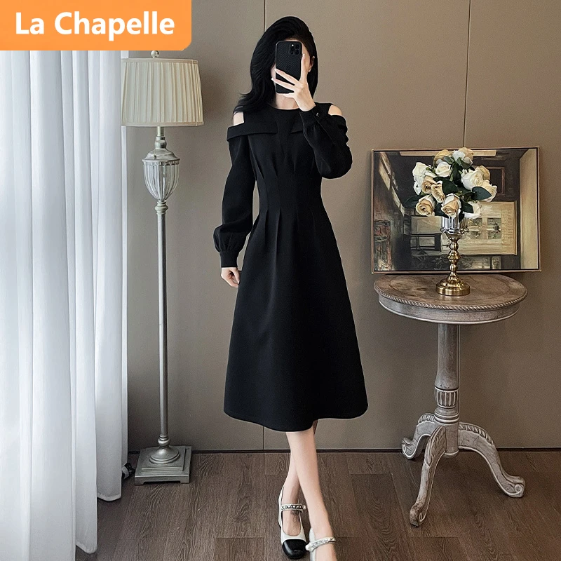 拉夏贝尔法式法式气质连衣裙女春秋冬2024新款设计感露肩黑色裙子